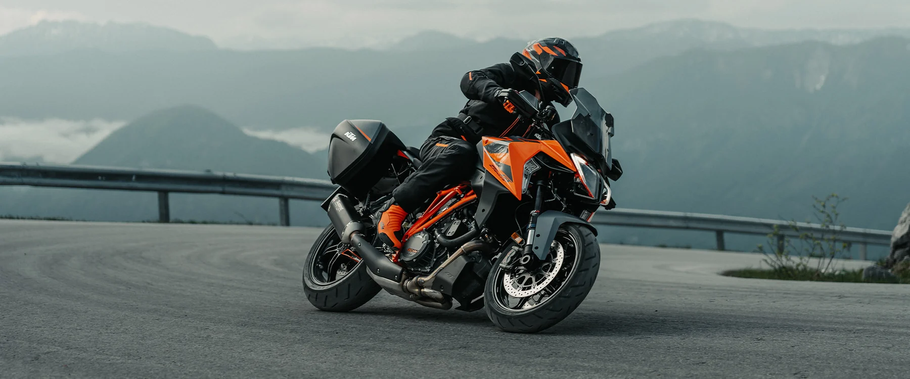 KTM 1290 Super Duke GT em utilização